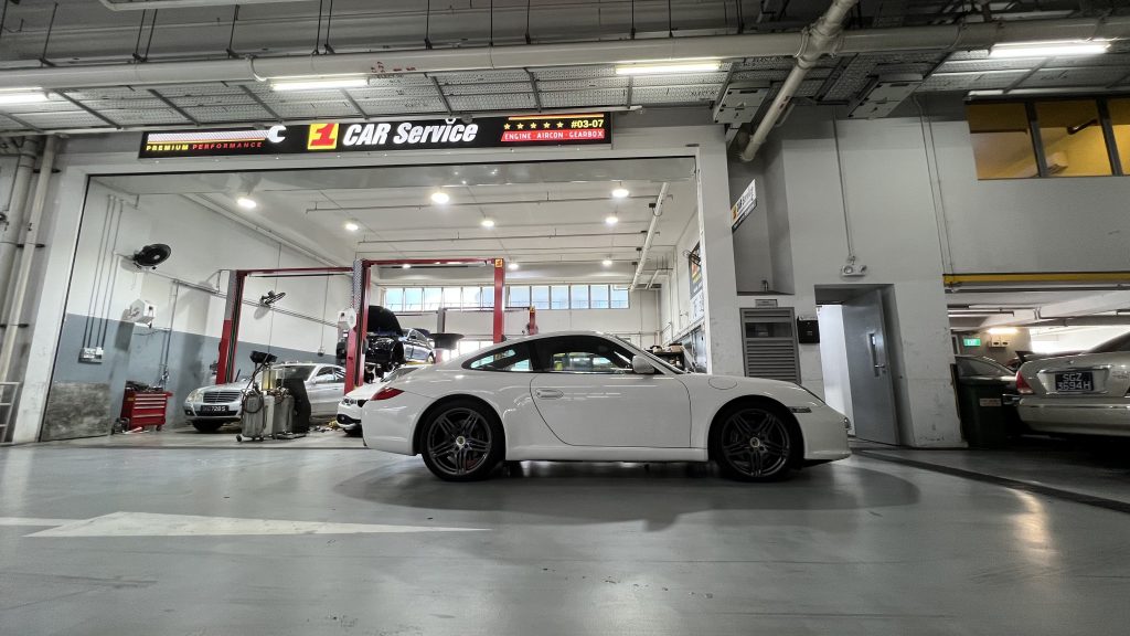 Expert mechanics at 1 Car Service Workshop, the Best Car Workshop Singapore.